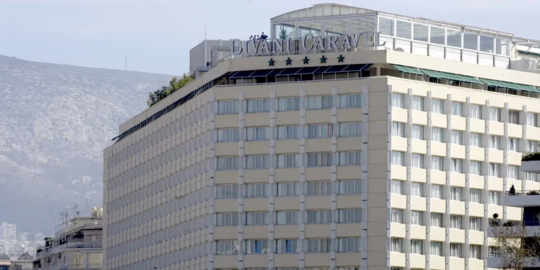 Τηλεφώνημα για βόμβα στο Κάραβελ