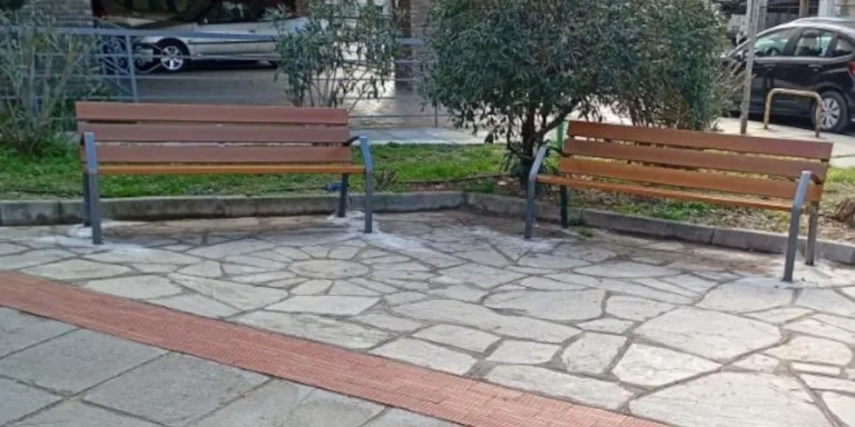 Θεσσαλονίκη: Τριακόσια νέα παγκάκια τοποθετούνται σε όλη την πόλη