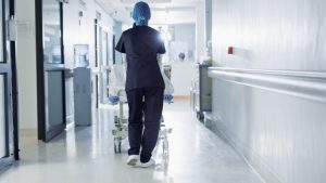 ΕΟΔΥ: Τρεις θάνατοι από γρίπη και δύο από COVID-19 την τελευταία εβδομάδα