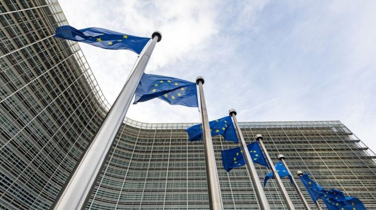 FT: Έφοδος της βελγικής αστυνομίας στην Κομισιόν για υπόθεση πώλησης ακινήτων