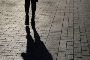 Στη φυλακή 55χρονη stalker που παρενοχλούσε δημοσιογράφο 