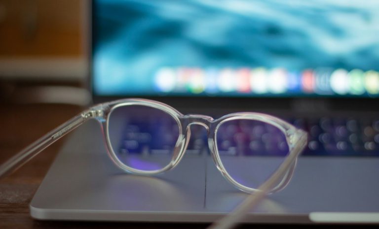 ΕΟΠΥΥ: Πώς να λάβετε έως 100 ευρώ για γυαλιά οράσεως ή φακούς επαφής