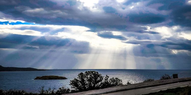 Καιρός: Συννεφιά και μικρή άνοδος της θερμοκρασίας