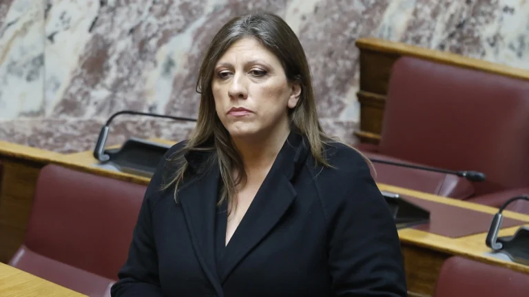 Εργαζόμενη της Πλεύσης Ελευθερίας κατηγορεί την Κωνσταντοπούλου για «bullying» και απλήρωτους μισθούς