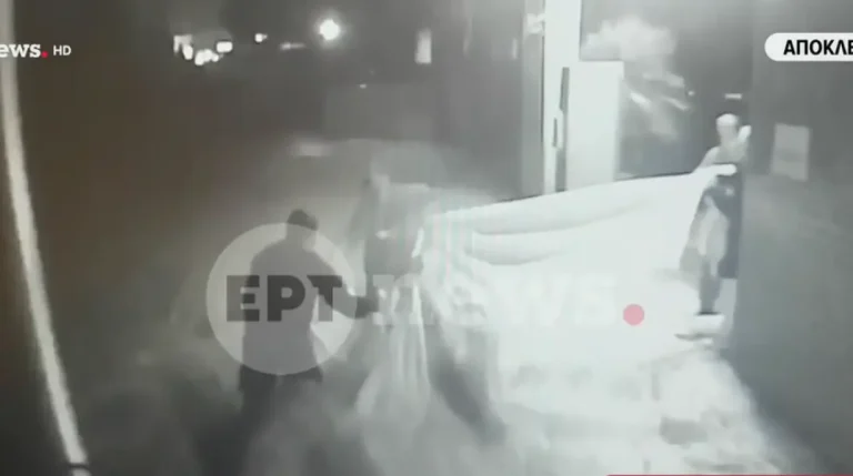 Κορωπί: Αστυνομικός διέσωσε ηλικιωμένους από ορμητικά νερά με «σχοινί» από δεμένα σεντόνια