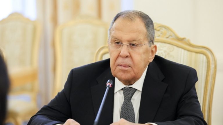 Λαβρόφ: Η Ρωσία προτιμά τον διάλογο για τα πυρηνικά όπλα