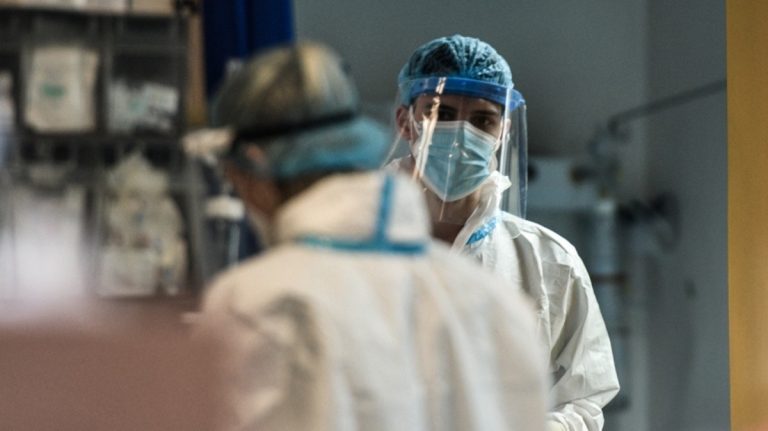 «Καμπανάκι» από τον ΕΟΔΥ για την γρίπη: 15 θάνατοι την τελευταία εβδομάδα