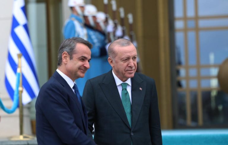 Μητσοτάκης: «Καιρός να αρθεί κάθε απειλή στις μεταξύ μας σχέσεις» – Ερντογάν: «Πολύτιμος φίλος ο Μητσοτάκης»