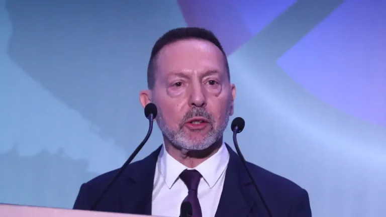 Στουρνάρας σε Τσίπρα: «Η Ιστορία δεν γράφεται με ευχές, αλλά με ισολογισμούς»