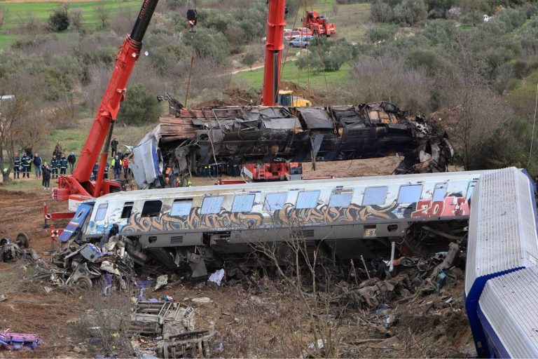 Τραγωδία στα Τέμπη: Το Σάββατο οι δύο πρώτες εκταφές θυμάτων