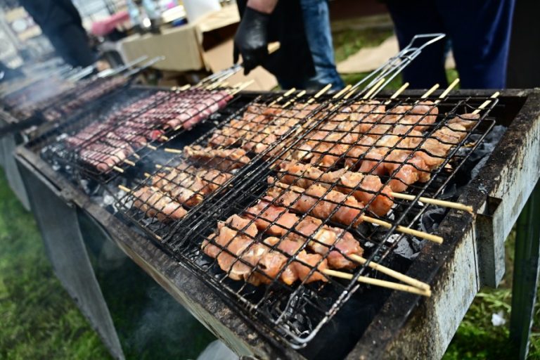 Τσικνοπέμπτη: Πού κυμαίνονται οι τιμές στα κρέατα