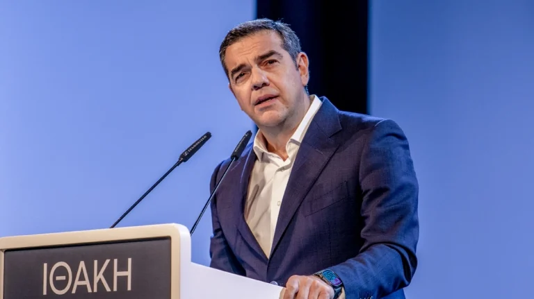 Επίθεση Τσίπρα σε Στουρνάρα: «Κομπάρσος στο μαύρο θέατρο της προπαγάνδας»