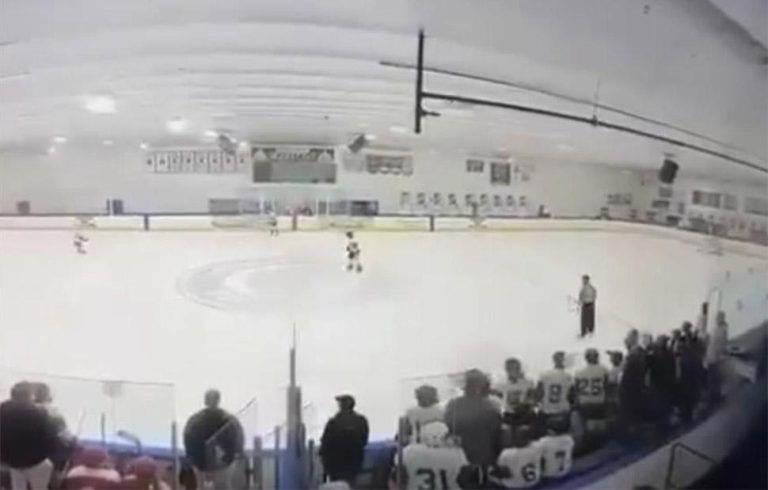 Μακελειό σε αγώνα χόκεϊ στις ΗΠΑ – Πατέρας σκότωσε τη γυναίκα και τα δύο παιδιά του