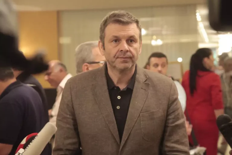 Απόστολος Γκλέτσος σε Φαίη Σκορδά: Δεν θα ήθελα να είμαστε οι δύο μας, σε φοβάμαι