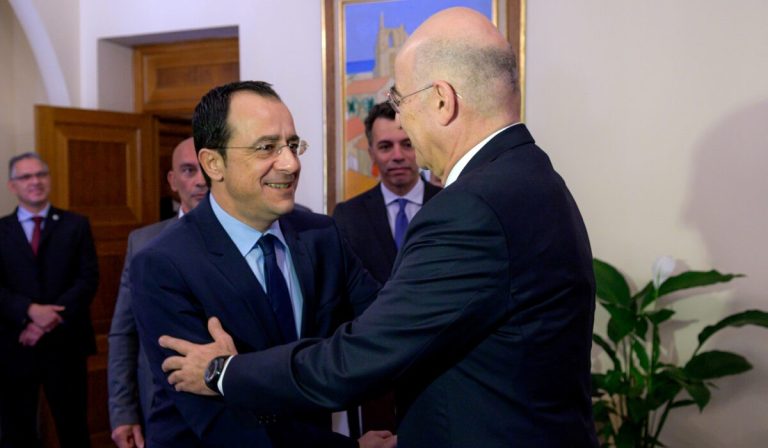 Δένδιας: Είμαστε πλήρως στη διάθεση της Κύπρου