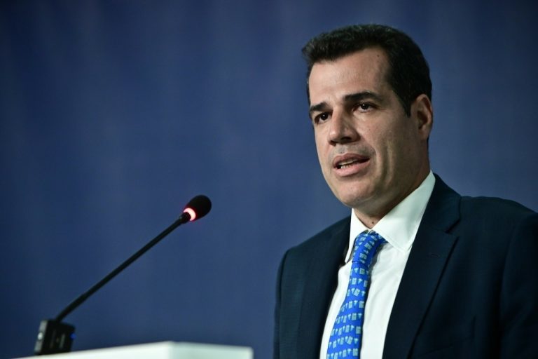 Πλεύρης: Είδαμε ανήλικες να στοχοποιούνται σε δομές μεταναστών επειδή δεν φορούσαν μπούρκα