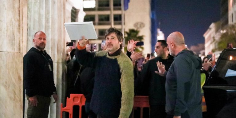 Ο Έλληνας ηθοποιός που κάνει γυρίσματα με τον Μπραντ Πιτ