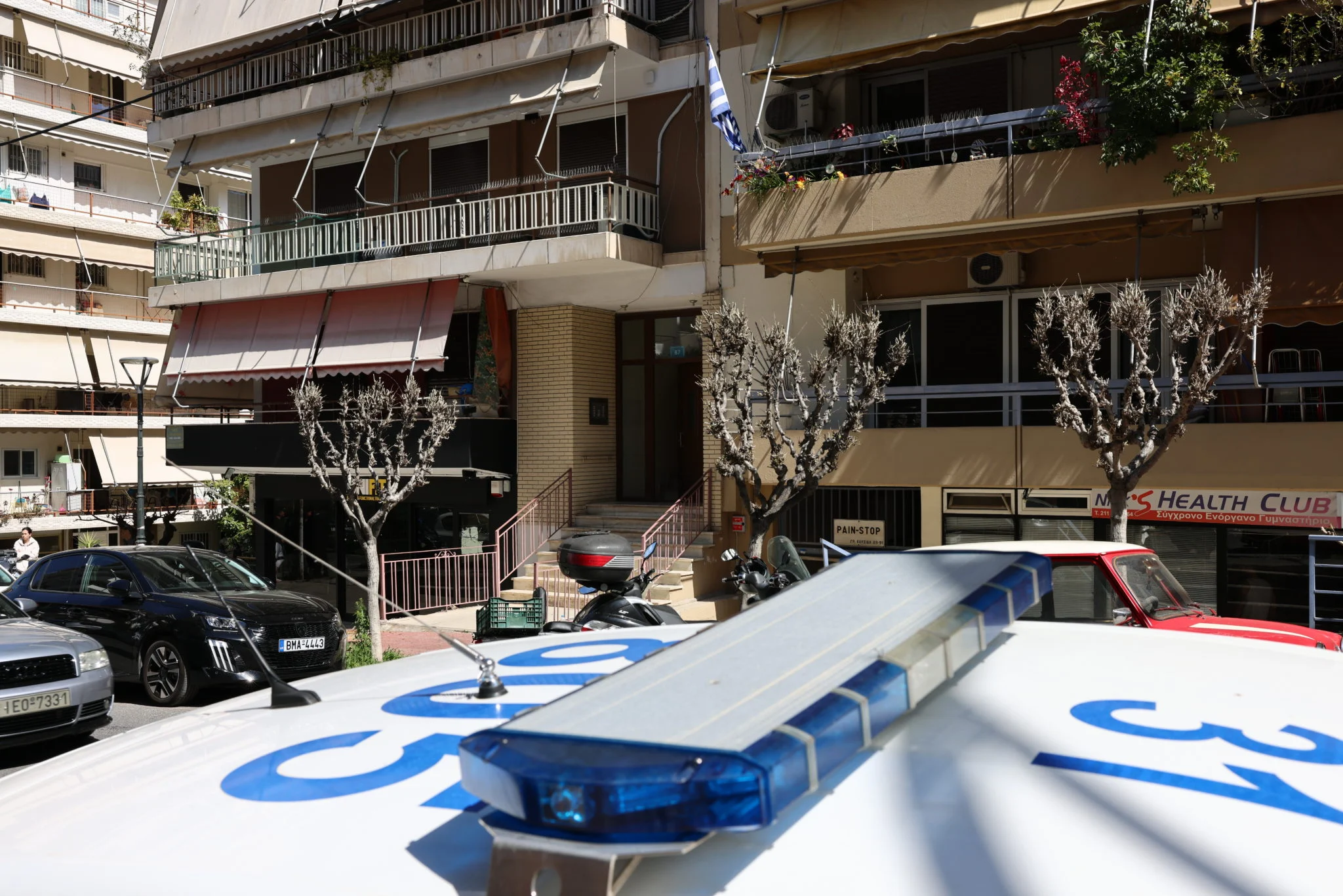 «Πέθαναν μόνες τους, δεν το είπα γιατί φοβόμουν ότι θα μου πάρουν το σπίτι» λέει ο γιος στου Ζωγράφου