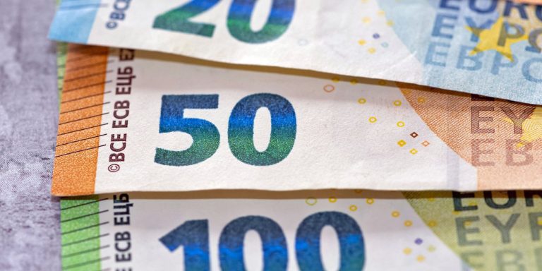 ΕΦΚΑ: Ποιοι θα πληρωθούν νωρίτερα τις συντάξεις Απριλίου λόγω 25ης Μαρτίου