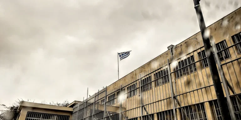 Το Δημοτικό Θέατρο Πειραιά μέσα στις Γυναικείες Φυλακές Κορυδαλλού
