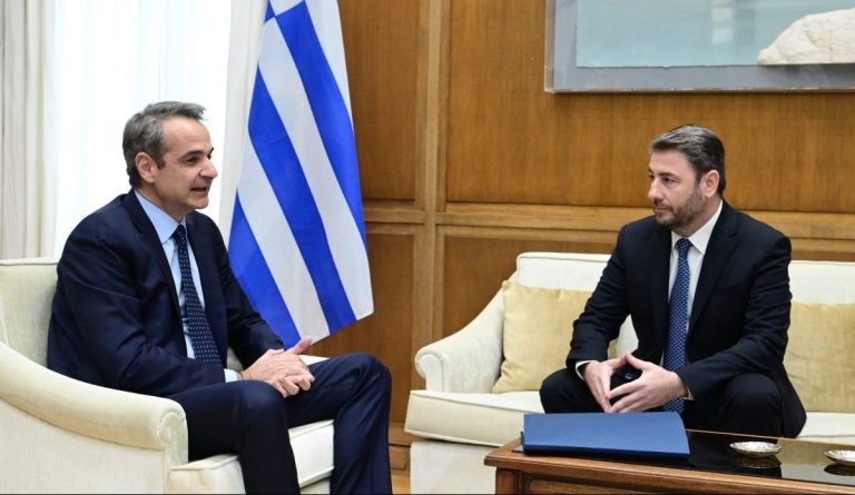 Πώς βλέπει η κυβέρνηση την απόρριψη κάθε συνεργασίας εκ μέρους του ΠΑΣΟΚ