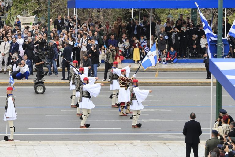 Καιρός: Πού θα βρέξει την 25η Μαρτίου