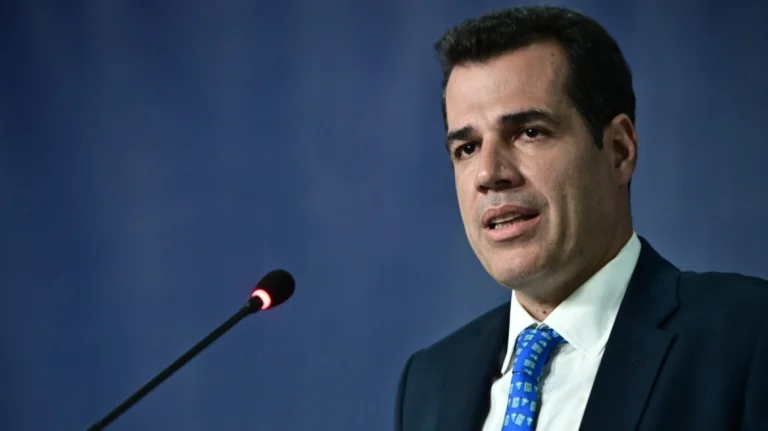 Πλεύρης για Κωνσταντινόπουλο: Πράξη υψηλού κοινοβουλευτικού ήθους η απόφασή του να παραδώσει την έδρα