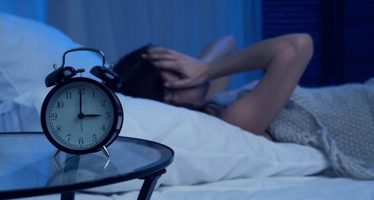 Γιατί η αϋπνία ταλαιπωρεί 4 στους 10 ενήλικες