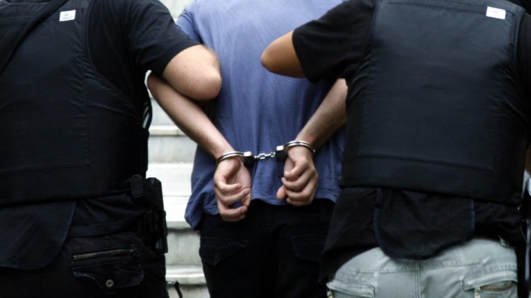 Βέροια: Προσήχθη ύποπτος για τον άγριο ξυλοδαρμό 24χρονης που νοσηλεύεται σε κρίσιμη κατάσταση