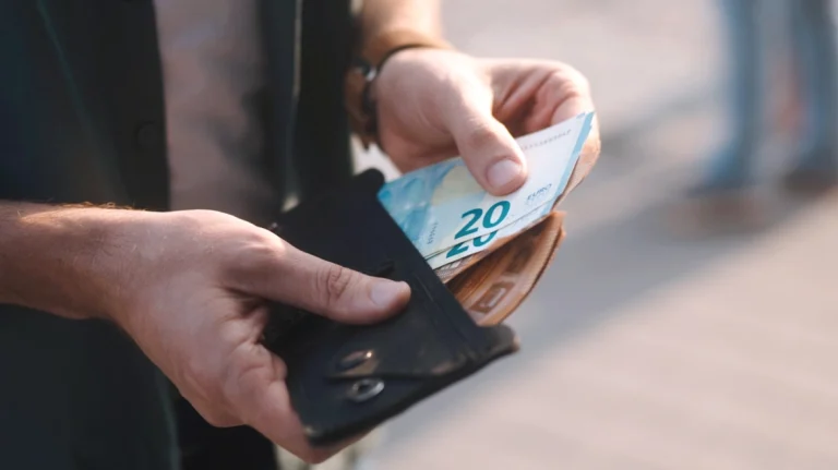 Μέχρι τη Μεγάλη Τετάρτη η καταβολή του δώρου Πάσχα