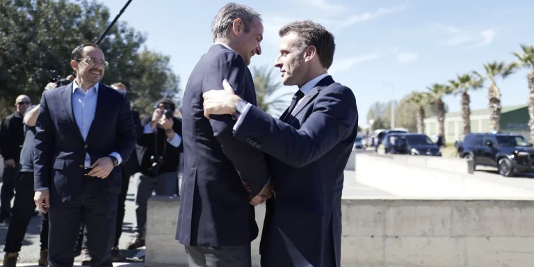 Στην Κύπρο Μητσοτάκης και Μακρόν -Ολοκληρώθηκε η τριμερής με Χριστοδουλίδη