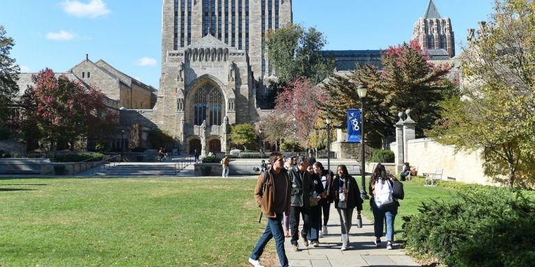«Leading with Wisdom in the Age of AI»: Το πρόγραμμα των Humanis και Yale