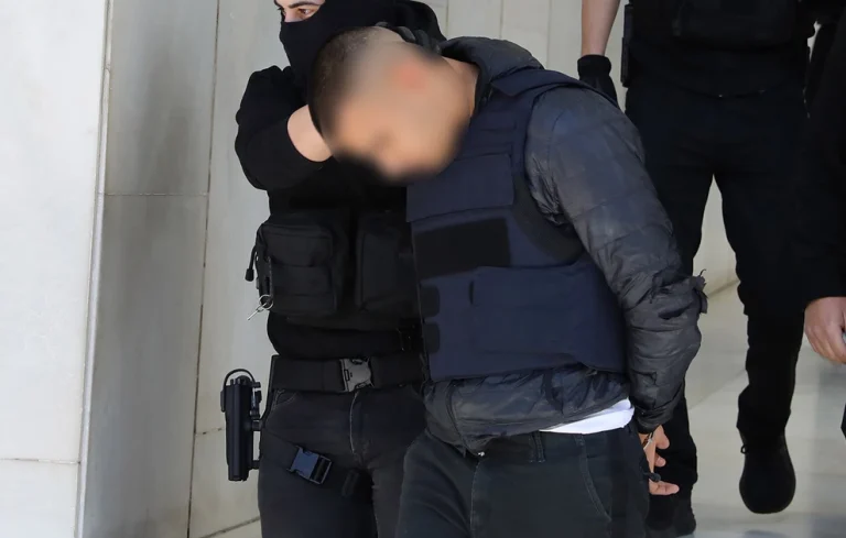 Στο Ναυτοδικείο Πειραιά ο 20χρονος που σκότωσε τον 27χρονο στον Άγιο Δημήτριο