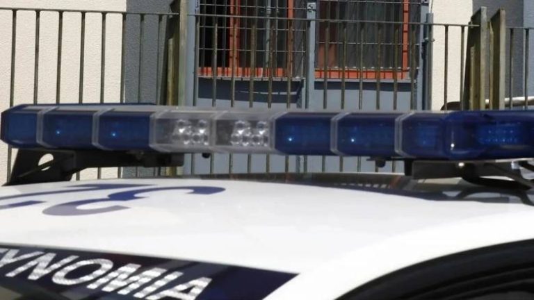 Απίστευτο περιστατικό στο Παγκράτι: Οδηγός μηχανής ξυλοκόπησε 36χρονη επειδή δεν ήθελε να περιμένει να παρκάρει