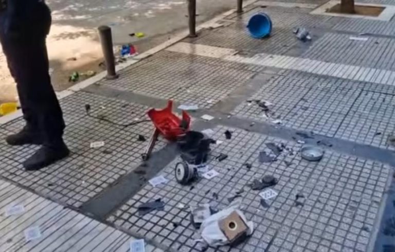 Θεσσαλονίκη: Ελεύθερη η μητέρα του 5χρονου που πετούσε αντικείμενα από το μπαλκόνι
