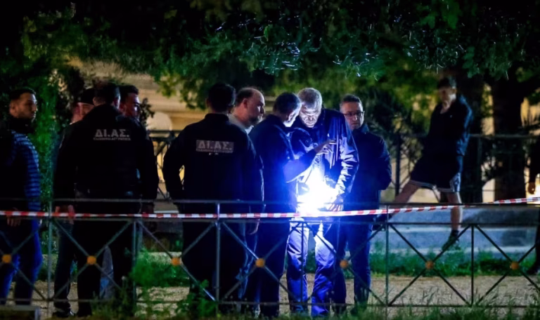 Άγιος Δημήτριος: Έβλεπε μπάσκετ με τον πατέρα του, έφυγε και μετά από ένα τέταρτο βρέθηκε νεκρός