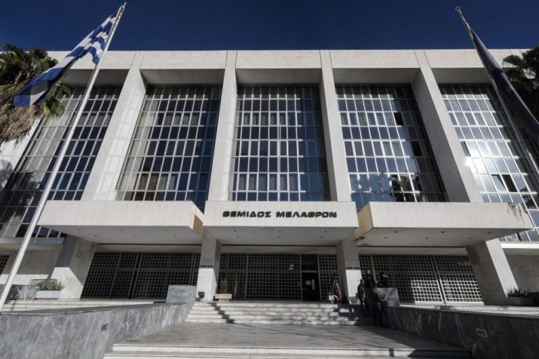 Τα κενά των ερευνών για τις υποκλοπές