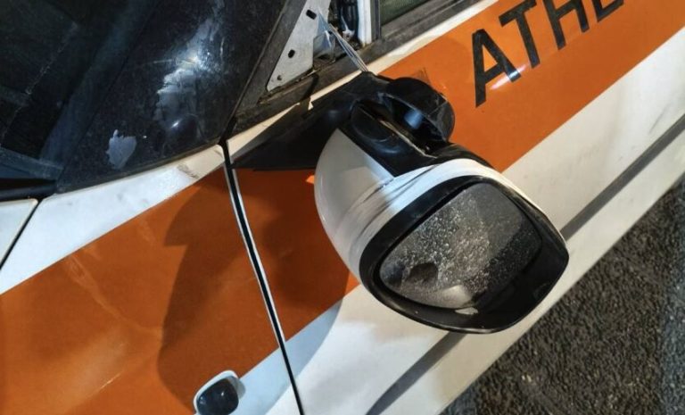 Δ. Αθηναίων: «Καταδικάζουμε την επίθεση σε όχημα της Δημοτικής Αστυνομίας»