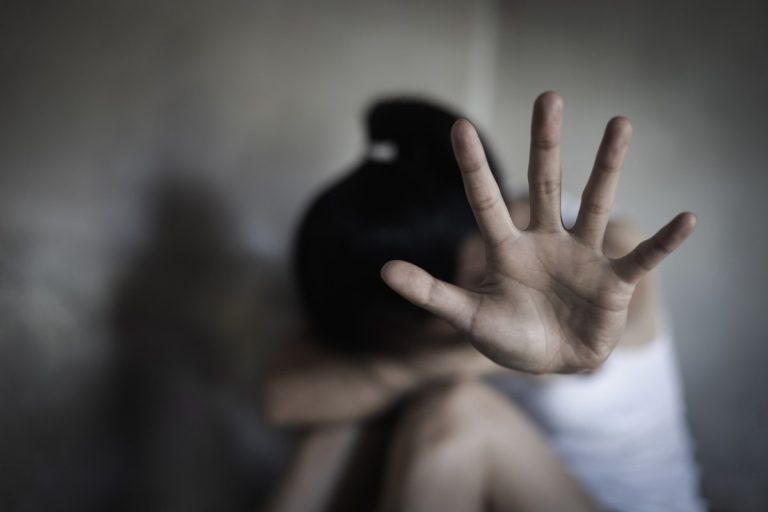 Θεσσαλονίκη: 61χρονος κατηγορείται ότι κακοποιούσε σεξουαλικά τη 14χρονη σήμερα ανιψιά του για οκτώ χρόνια