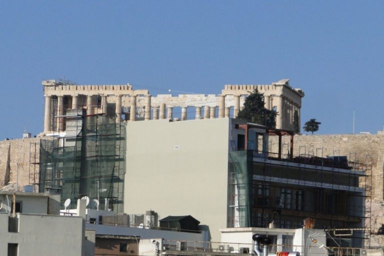 Πρόστιμο 10.000 ευρώ το ΣτΕ για τη μη κατεδάφιση των 3 τελευταίων ορόφων του ξενοδοχείου Coco-Mat
