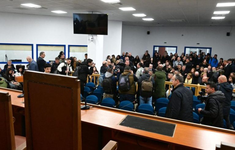 Τη Μεγάλη Δευτέρα θα συνεχιστεί η δίκη για την τραγωδία στα Τέμπη