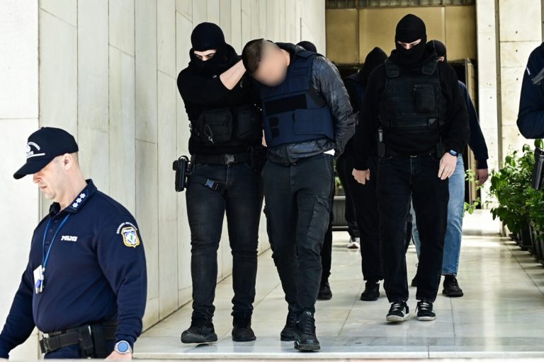Ομολόγησε τη δολοφονία στον Άγιο Δημήτριο ο 20χρονος – Πήρε προθεσμία για την Τρίτη