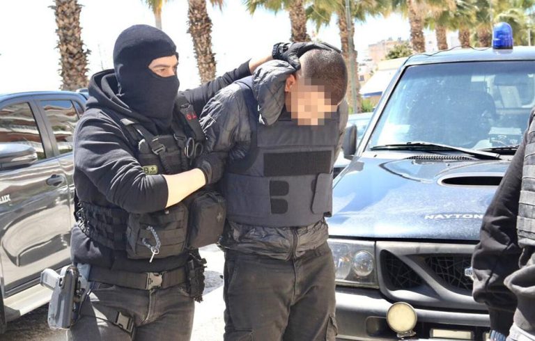 Δολοφονία στον Άγιο Δημήτριο: Δίωξη για υπόθαλψη εγκληματία στον 18χρονο και τις δύο κοπέλες