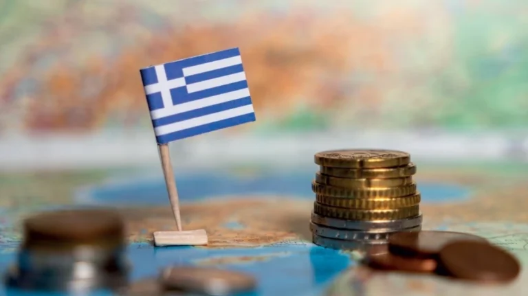 Ανάλυση EY: Η Ελλάδα παραμένει σε τροχιά ανάπτυξης