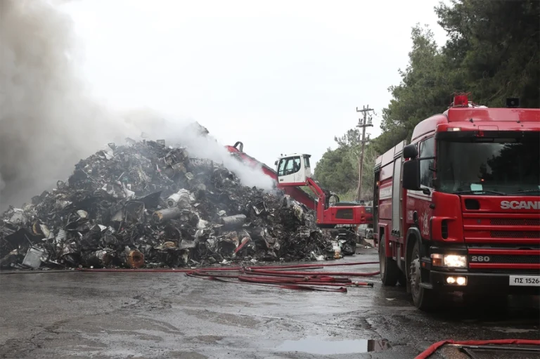 Φωτιά σε εταιρεία ανακύκλωσης στο Ωραιόκαστρο, ήχησε το 112 για τους καπνούς