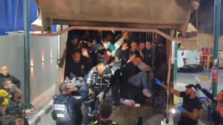 Ισραήλ: Προσπάθησαν να περάσουν 68 Παλαιστίνιους κρυμμένους σε… απορριμματοφόρο