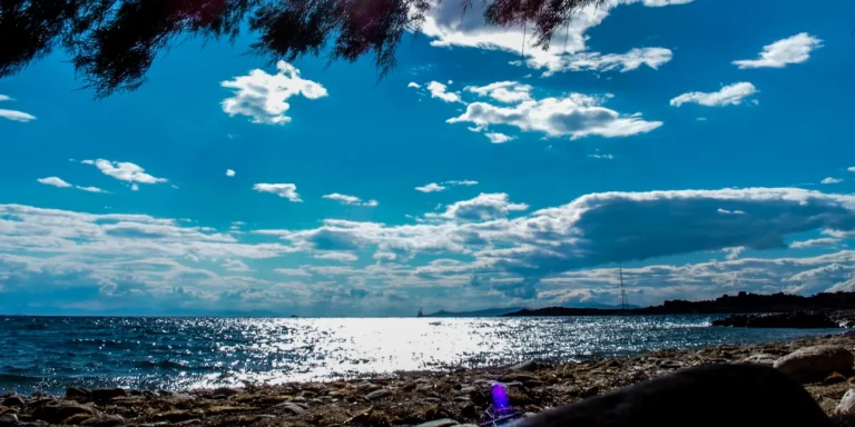 Βελτιώνεται ο καιρός το Σαββατοκύριακο – Φεύγει η σκόνη
