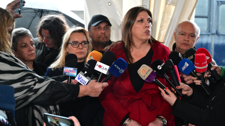 Τέμπη: Αυτεπάγγελτη δικογραφία σε βάρος της Κωνσταντοπούλου γιατί βιντεοσκοπούσε αστυνομικούς στη δίκη