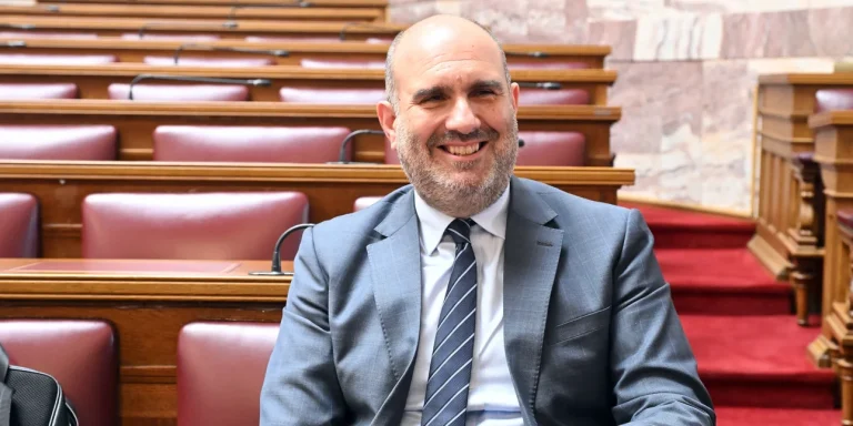 Δημήτρης Μαρκόπουλος: Δεν θα περιφέρω τα πτυχία μου για να ικανοποιηθεί ο βούρκος