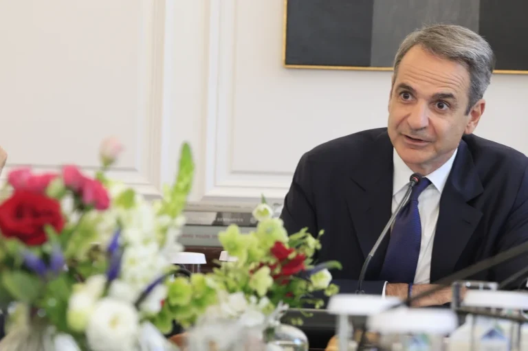 Αντεπίθεση Μαξίμου με βολές κατά Ανδρουλάκη – Η νέα τακτική Μητσοτάκη